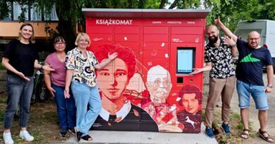 Chwalą się książkomatem!