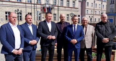 Konferencja prasowa na konińskim rynku